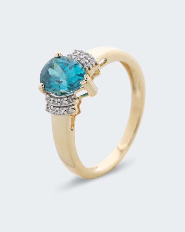 Ring mit blauem Zirkon