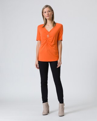 Shirt mit Brosche