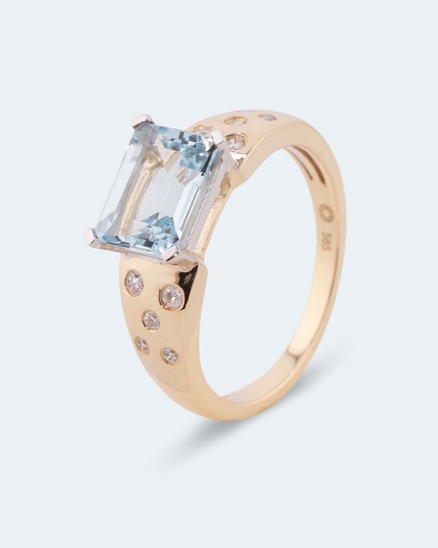 Ring mit Aquamarin AAA