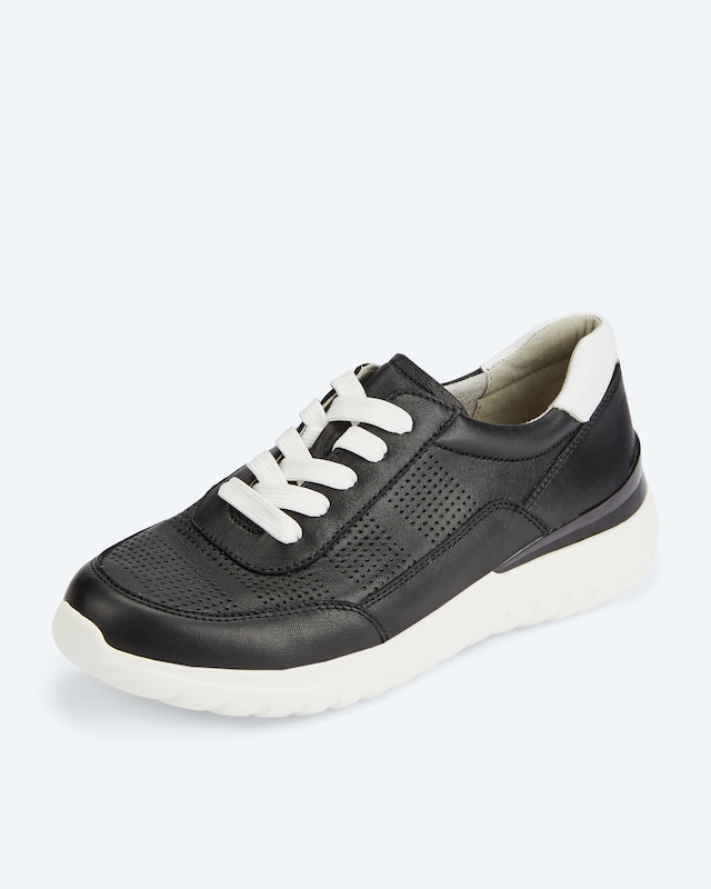 Sneaker mit Lochmuster