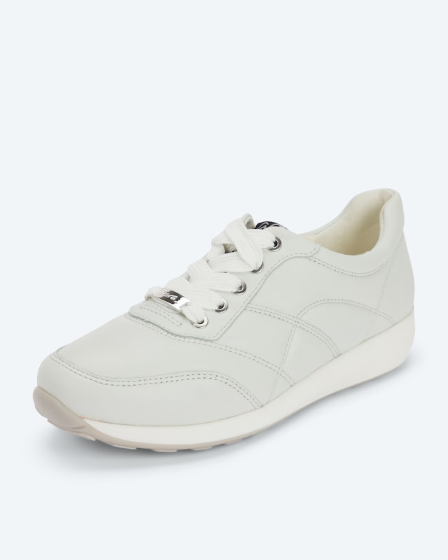Sneaker mit Schnürung