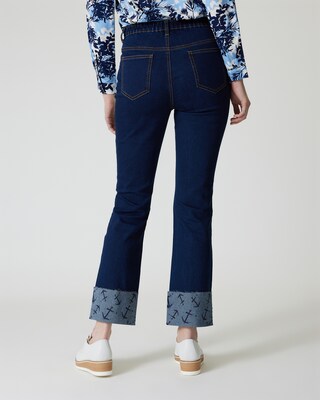 Jeans mit bedrucktem Turn-up