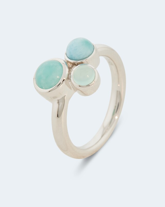 Ring mit Edelsteinen