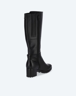 Stiefel mit Zierriemen