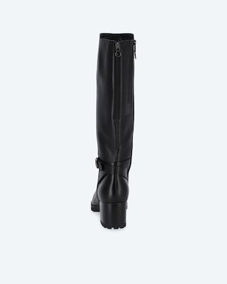 Stiefel mit Zierriemen