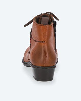 Stiefelette in spitzer Form