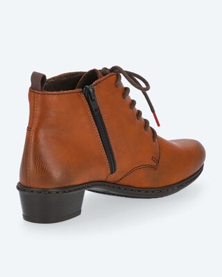 Stiefelette in spitzer Form