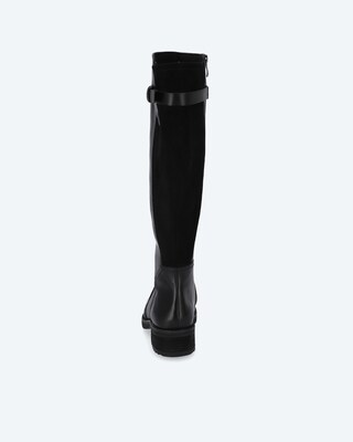 Stiefel mit Gürteldeko