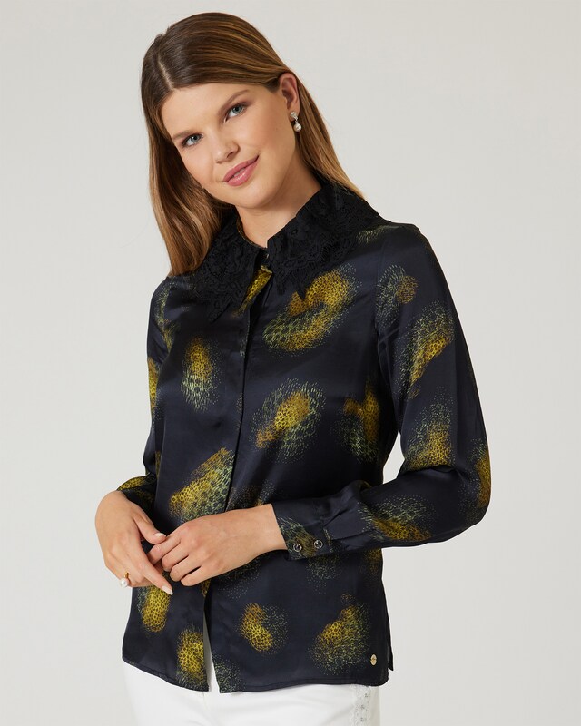 Bluse mit Spitzenkragen