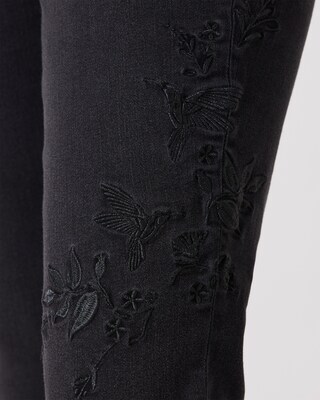 Jeans mit Stickerei an der Seitennaht