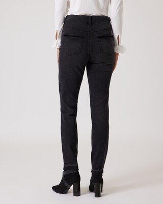 Jeans mit Stickerei an der Seitennaht