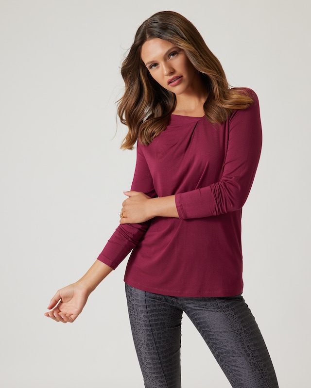 Shirt mit asymmetrischem Ausschnitt