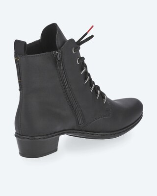 Stiefelette in spitzer Form