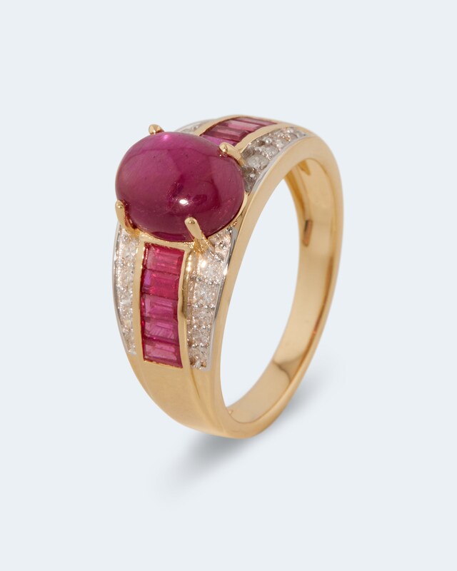 Ring mit Rubin und Diamant