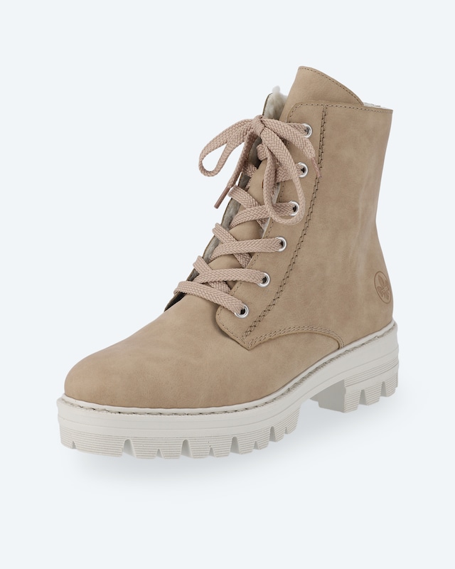 Boot mit weißer Profilsohle