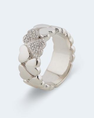 Ring im Herzdesign