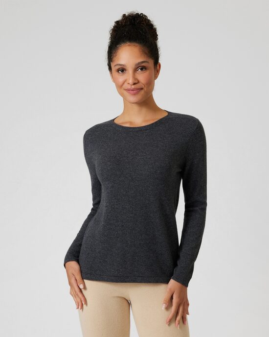 Produktabbildung für Pullover mit Strickmuster am Ausschnitt