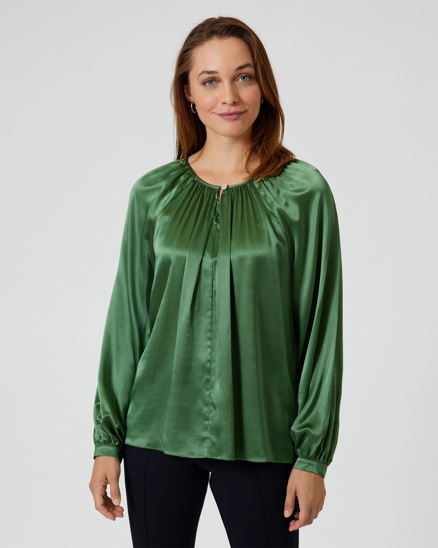 Produktabbildung für Seidenbluse mit Raffung