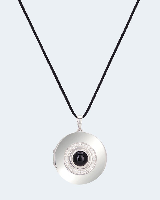 Medaillon mit Kordelkette