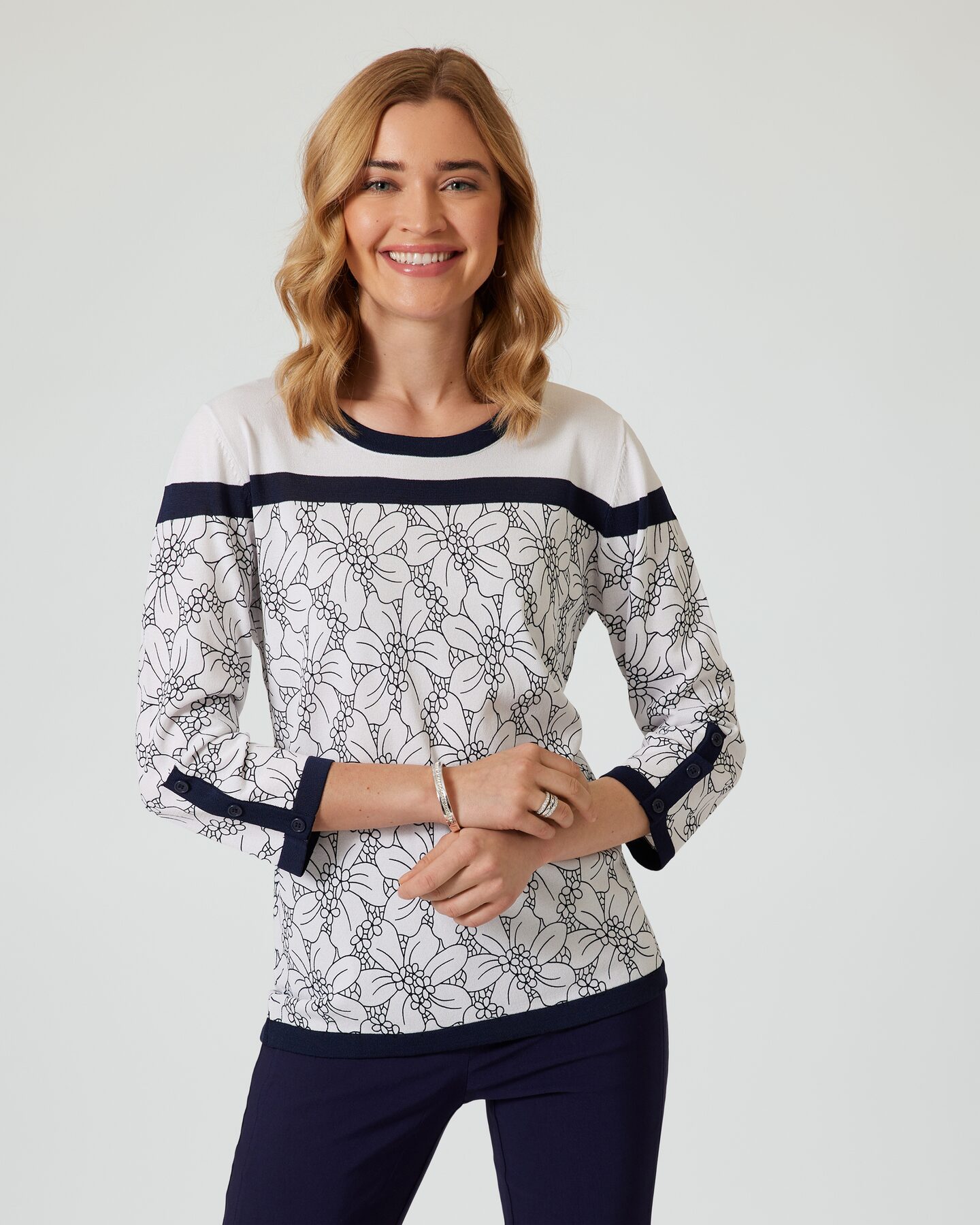 Produktabbildung für Pullover mit Blumen-Print