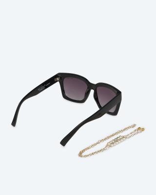 Sonnenbrille mit Perlenkette