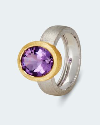 Ring in Bicolor-Optik mit Amethyst