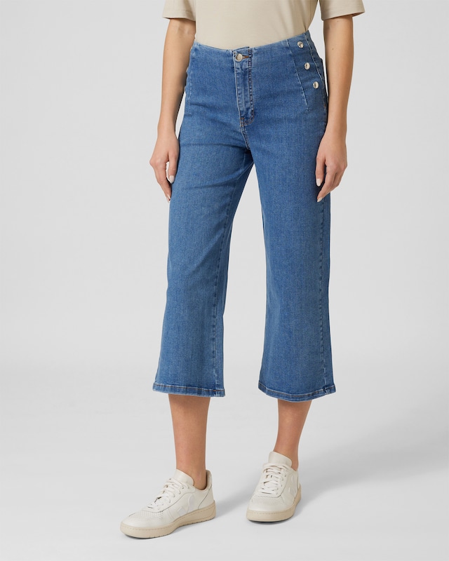 7/8-Denim mit Schmuckknöpfen