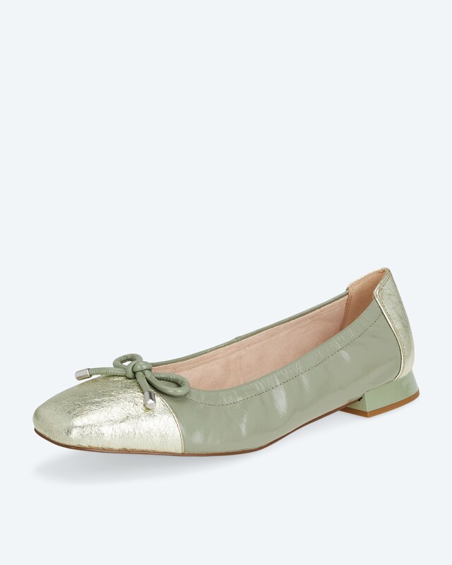 Ballerina mit Schleifendekor
