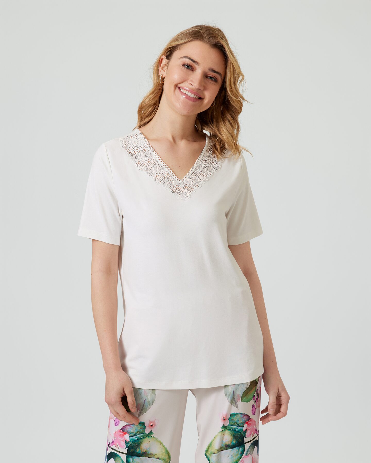 Produktabbildung für Shirt mit Spitzenausschnitt