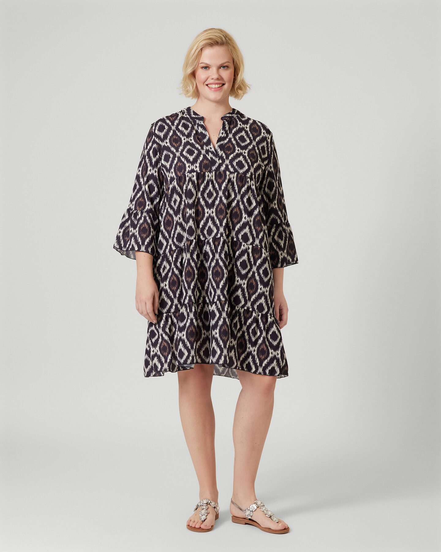 Produktabbildung für Stufenkleid mit Alloverdruck