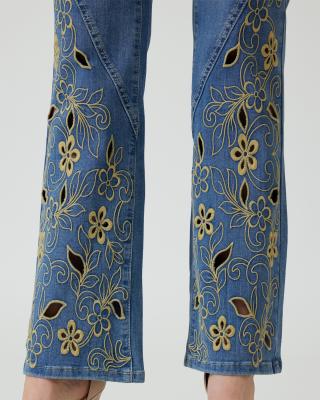 Jeans mit Lochstickerei