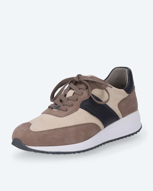Sneaker im Material-Mix