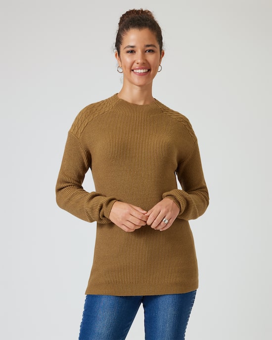 Produktabbildung für Pullover mit Zopfmuster an den Schultern