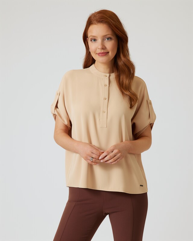 Bluse mit kurzer Knopfleiste