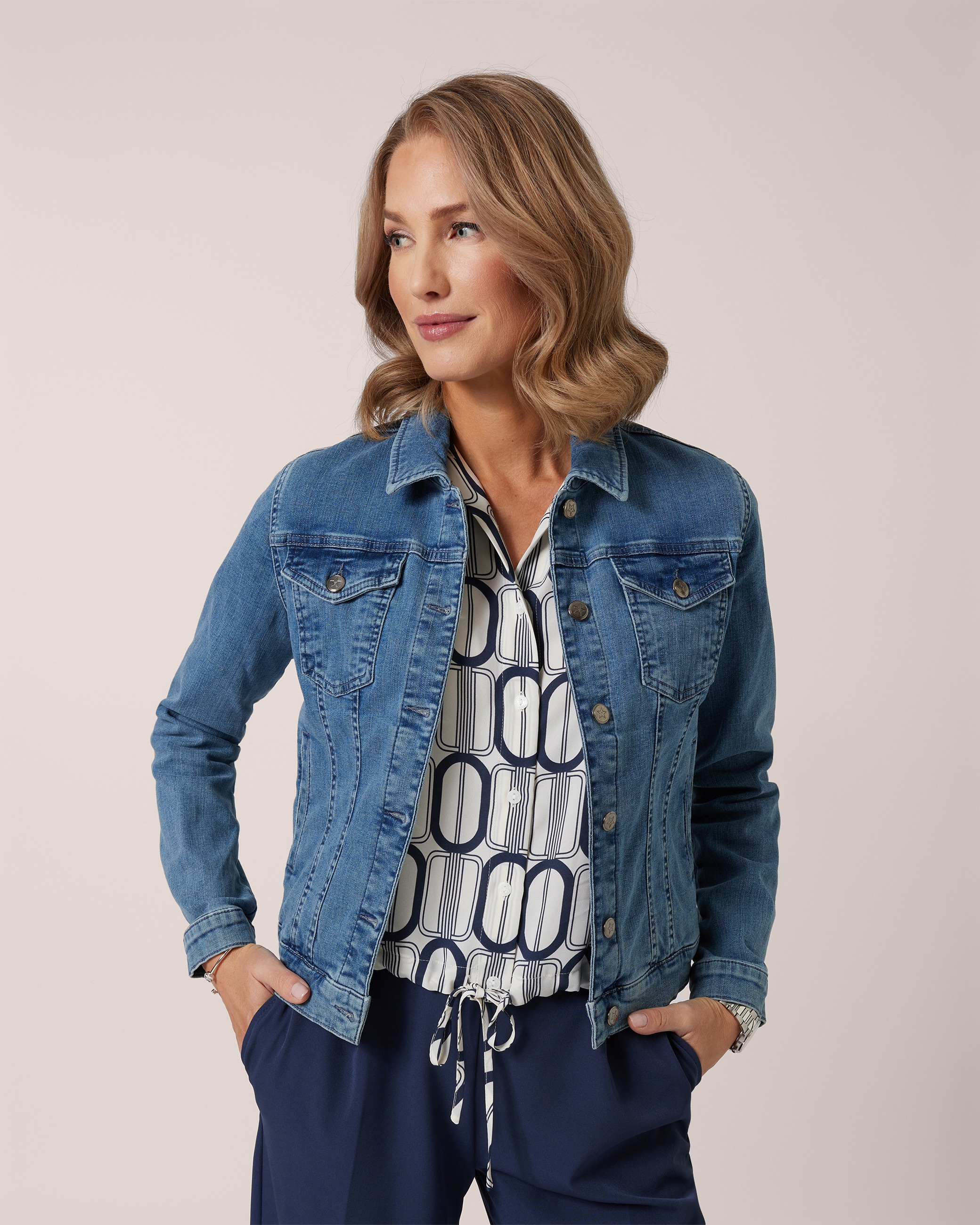 Produktabbildung für Jeansjacke in Kurzform