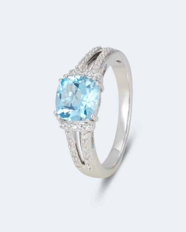 Ring mit Blautopas & Diamanten