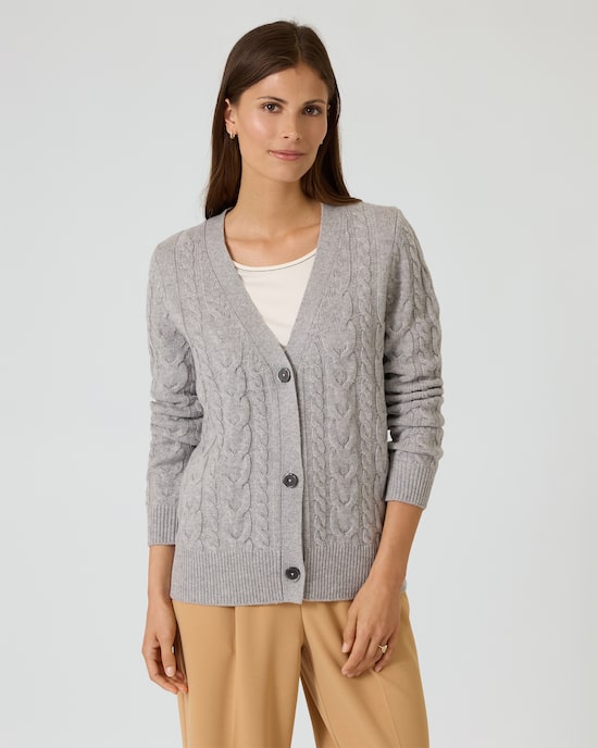 Produktabbildung für Cardigan mit Zopfstrickmuster