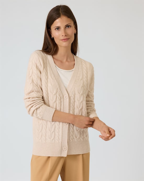 Produktabbildung für Cardigan mit Zopfstrickmuster