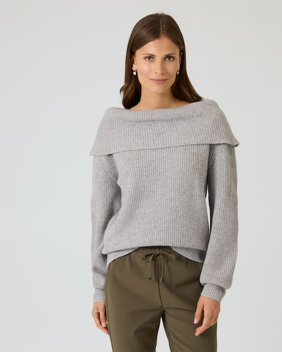 Produktabbildung für Pullover mit großem Kragen