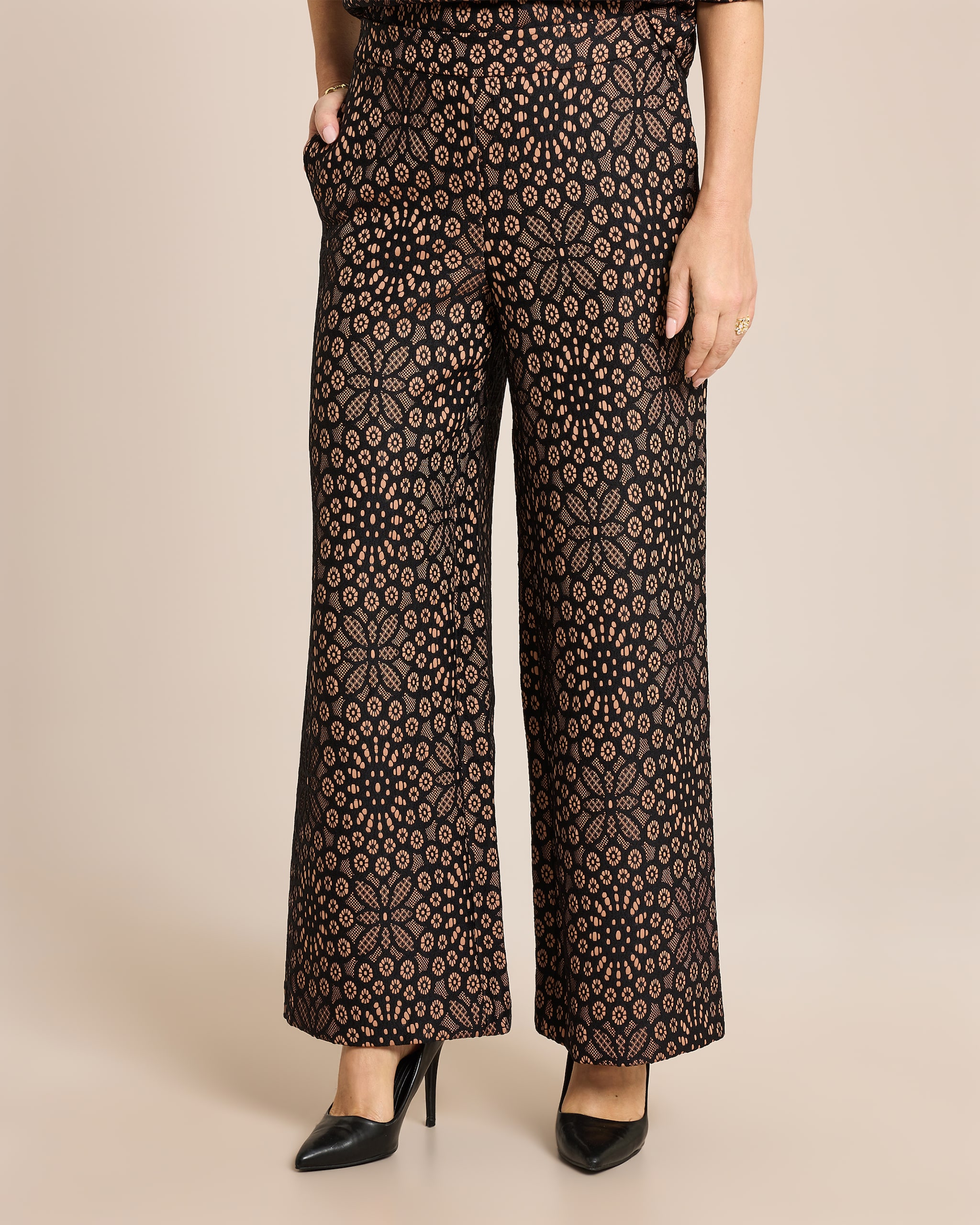 Produktabbildung für "Couture" Hose mit Scuba Spitze