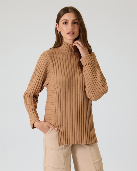 Produktabbildung für Pullover mit asymetrischem Saum