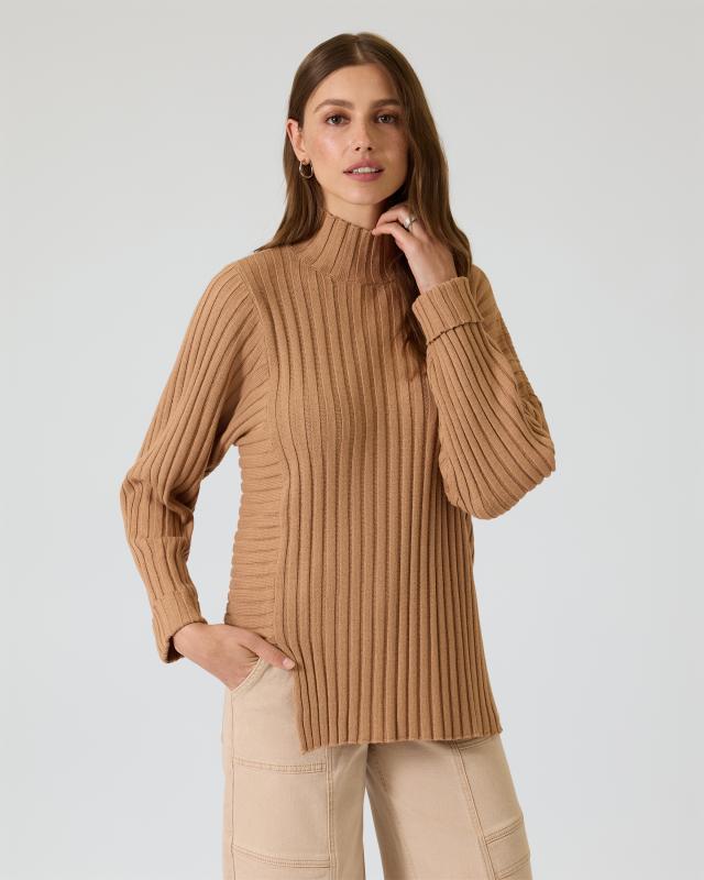 Pullover mit asymetrischem Saum