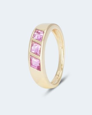 Ring mit Saphir