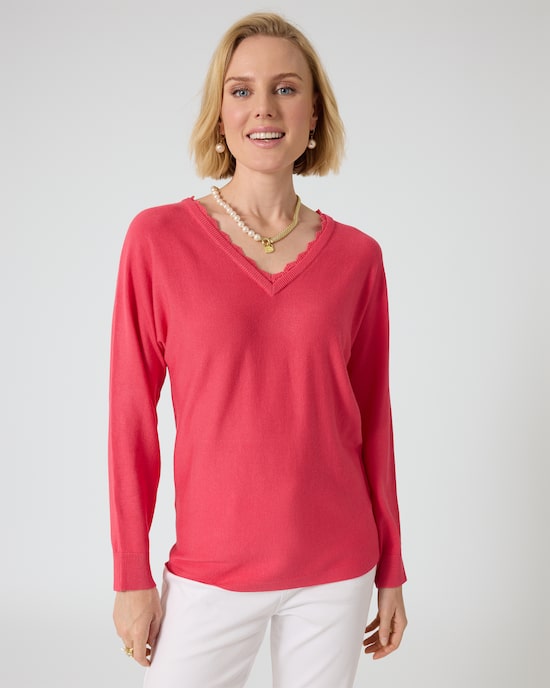 Produktabbildung für Pullover mit tiefem V-Ausschnitt