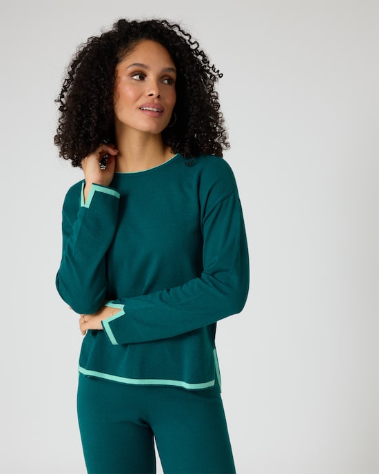 Produktabbildung für Pullover mit Kontrastdetails