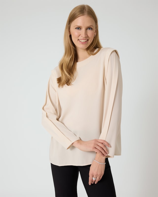 Shirt mit Schulterbetonung