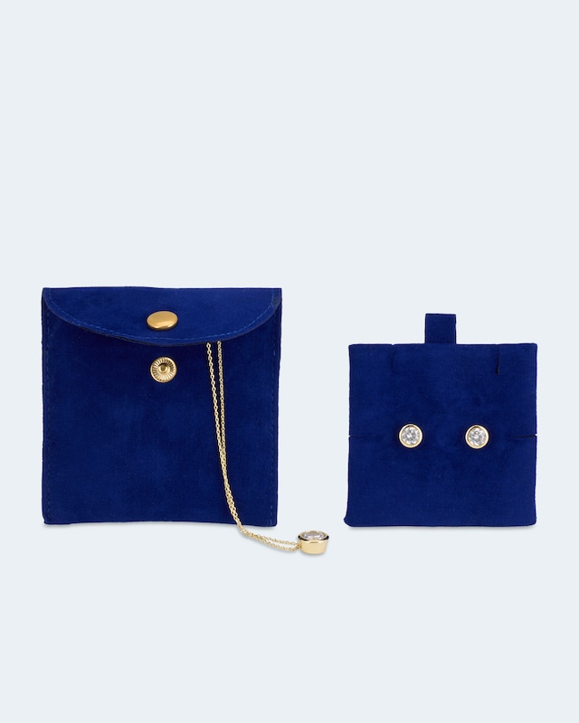 Kette mit Anhänger und Ohrstecker