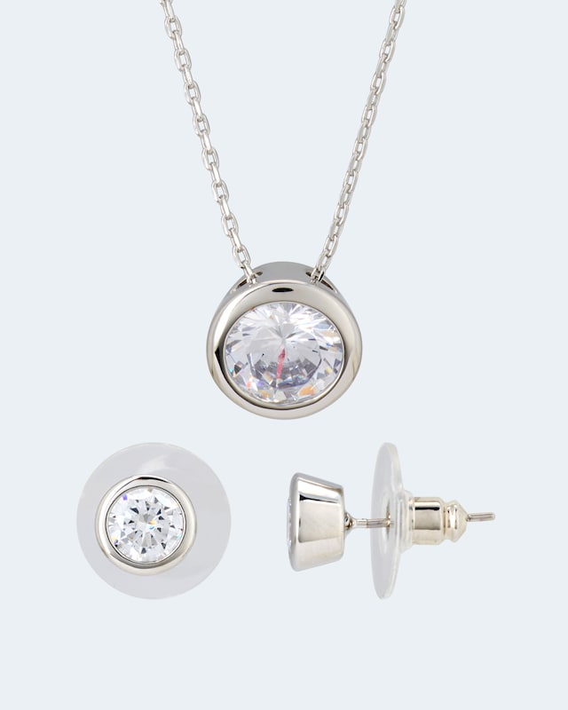 Kette mit Anhänger und Ohrstecker