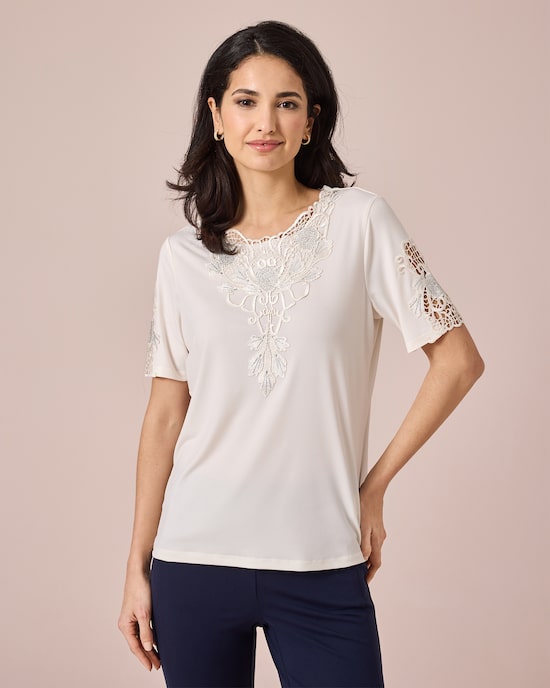 Produktabbildung für Shirt mit Stickerei und Applikation