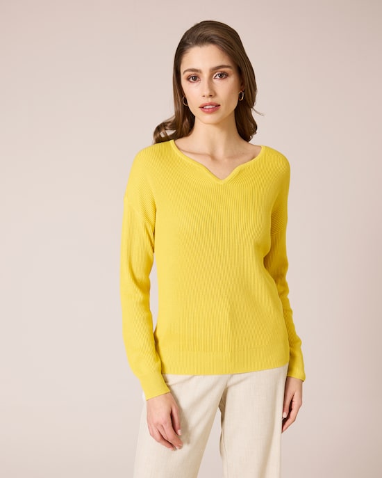 Produktabbildung für Pullover mit Herzausschnitt